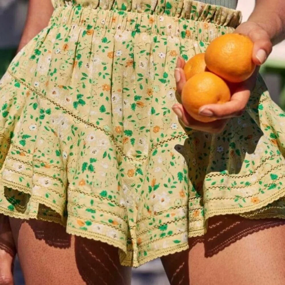 Aerie Flounce Floral Yellow Women's Skort Size Large - Picture 2 of 6